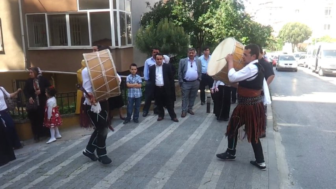 Sürprizlere Ritim Katan Davul Zurna Gösterileri